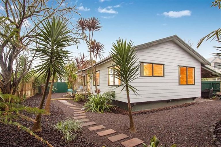 Photo of property in 2/103 Glendale Road, Glen Eden, Auckland, 0602