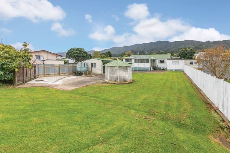 Photo of property in 35 Victoria Street, Coromandel, 3506