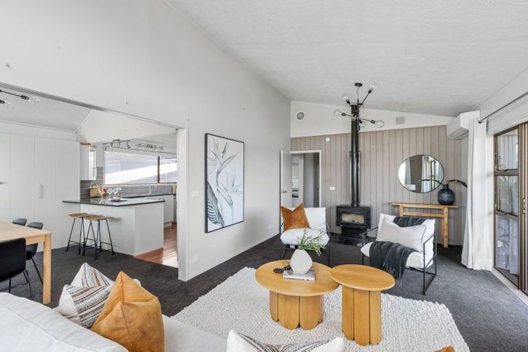 Photo of property in 8a Orewa Heights Crescent, Orewa, 0931