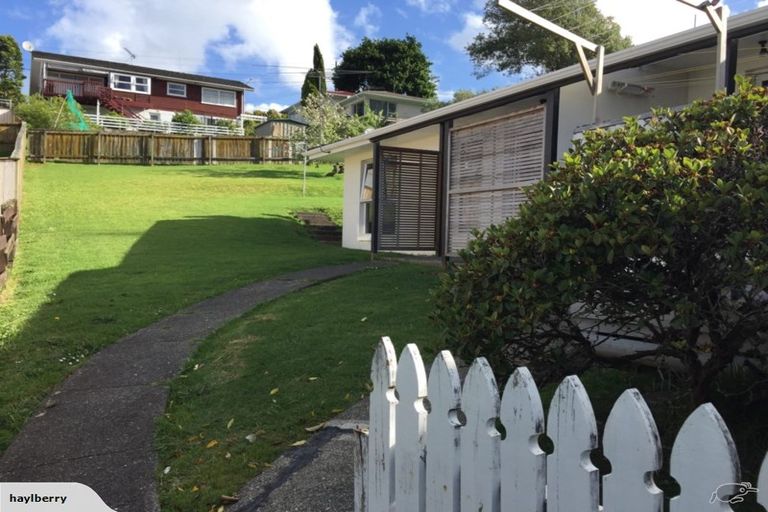 Photo of property in 2/12 Ayton Drive, Totara Vale, Auckland, 0629