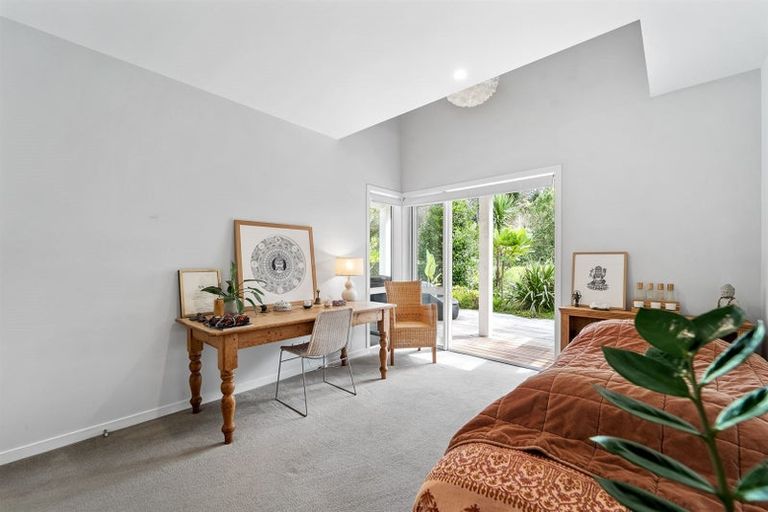 Photo of property in 18b Hobbs Road, Matakatia, Whangaparaoa, 0930