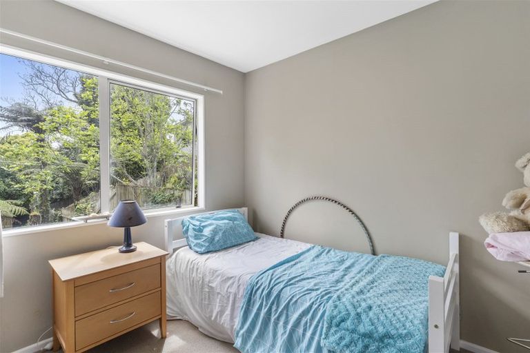 Photo of property in 21a Pavola Grove, Glenfield, Auckland, 0629