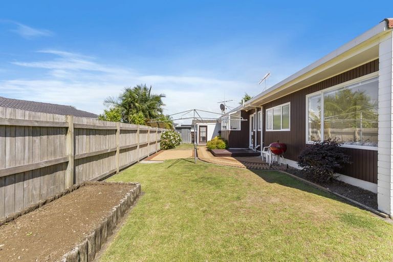 Photo of property in 30 Ganymede Place, Half Moon Bay, Auckland, 2012