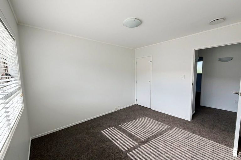 Photo of property in 13 Jenanne Place, Totara Vale, Auckland, 0629