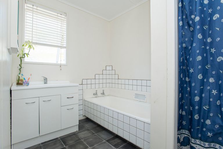 Photo of property in 19 Halley Street, Outer Kaiti, Gisborne, 4010