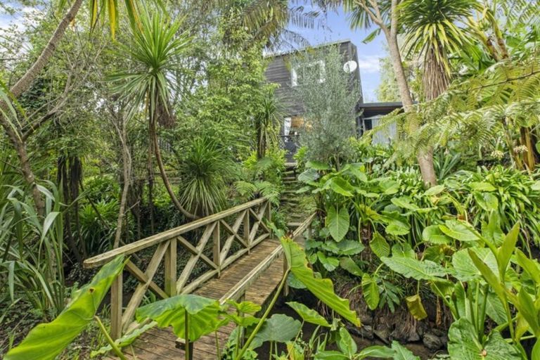 Photo of property in 1/121 Godley Road, Green Bay, Auckland, 0604