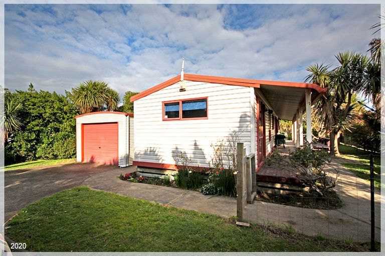 Photo of property in 17 Aru Street, Tangimoana, 4822
