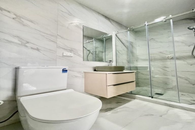 Photo of property in 10/10 Vinifera Place, Fairview Heights, Auckland, 0632