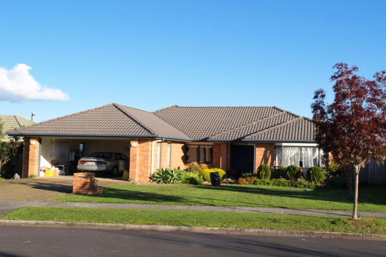 Photo of property in 6 Montecito Place, Golflands, Auckland, 2013