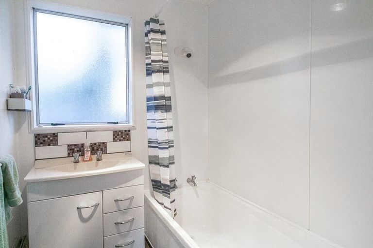 Photo of property in 73 Avenue Road, Foxton, 4814