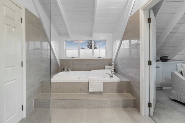 Photo of property in 7 Dene Court Lane, Greenhithe, Auckland, 0632