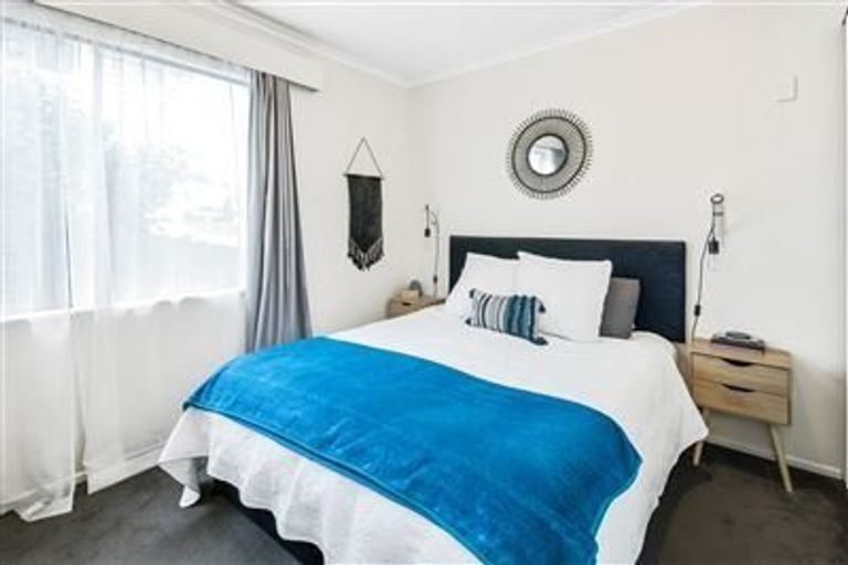 Photo of property in 19 Black Rock Road, Newlands, Wellington, 6037