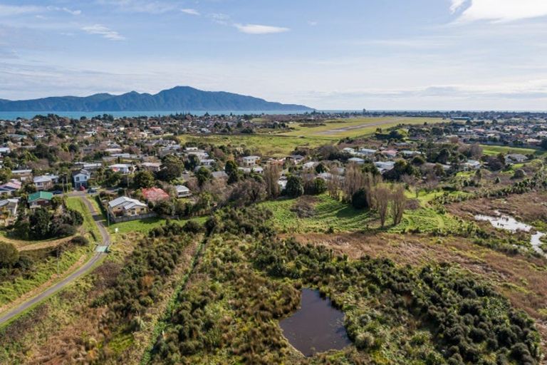 Photo of property in 10 Kiwi Road, Raumati Beach, Paraparaumu, 5032