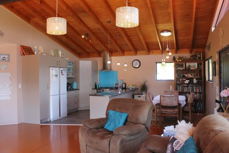 Photo of property in 352 Heatley Road, Whakapirau, Maungaturoto, 0583