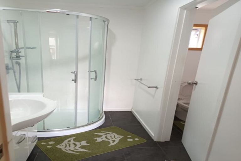 Photo of property in 82 Kelman Road, Kelston, Auckland, 0602