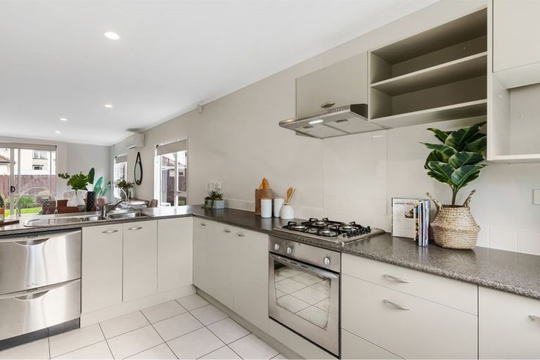 Photo of property in 2 Calumet Way, Takanini, 2112