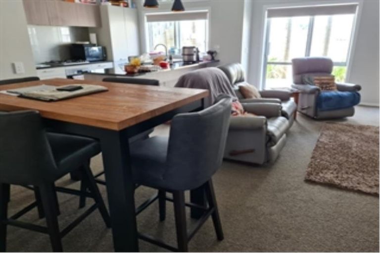 Photo of property in 9 Madeira Close, Whitby, Porirua, 5024