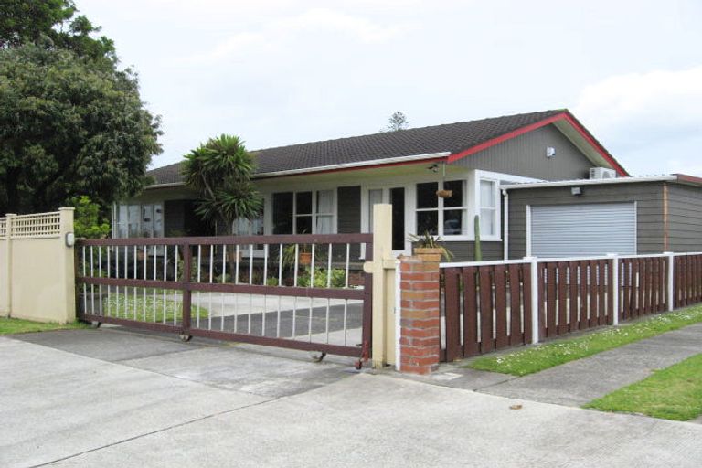 Photo of property in 1 Wallace Road, Mangere Bridge, Auckland, 2022