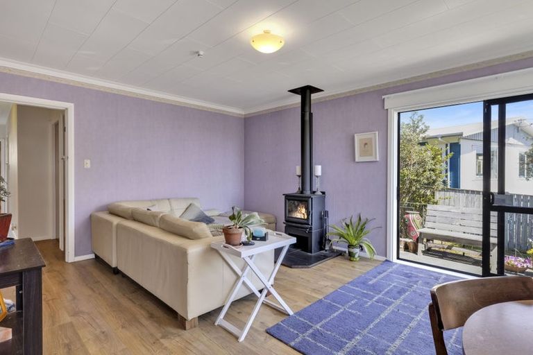 Photo of property in 46 Kaitawa Crescent, Paraparaumu, 5032