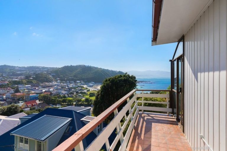 Photo of property in 24 Knoll Street, Island Bay, Wellington, 6023