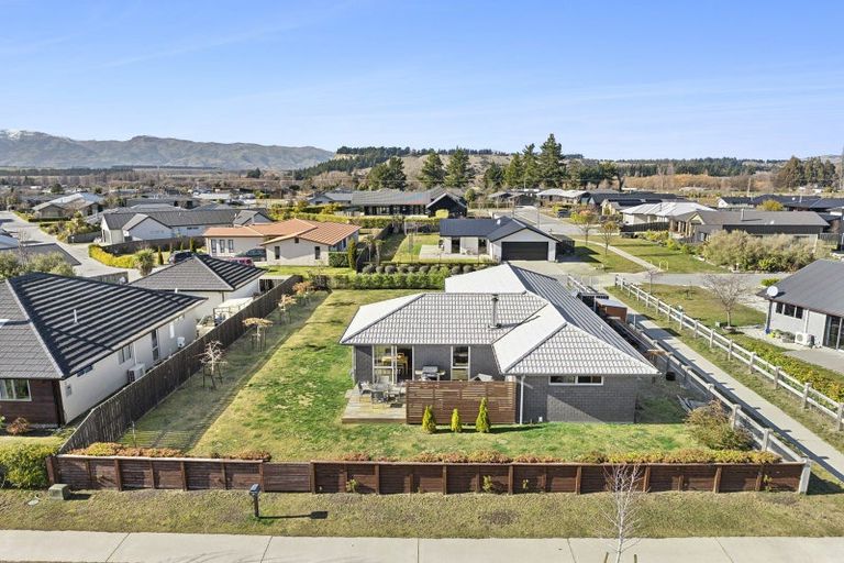 Photo of property in 35 Sherwin Avenue, Albert Town, Wanaka, 9305