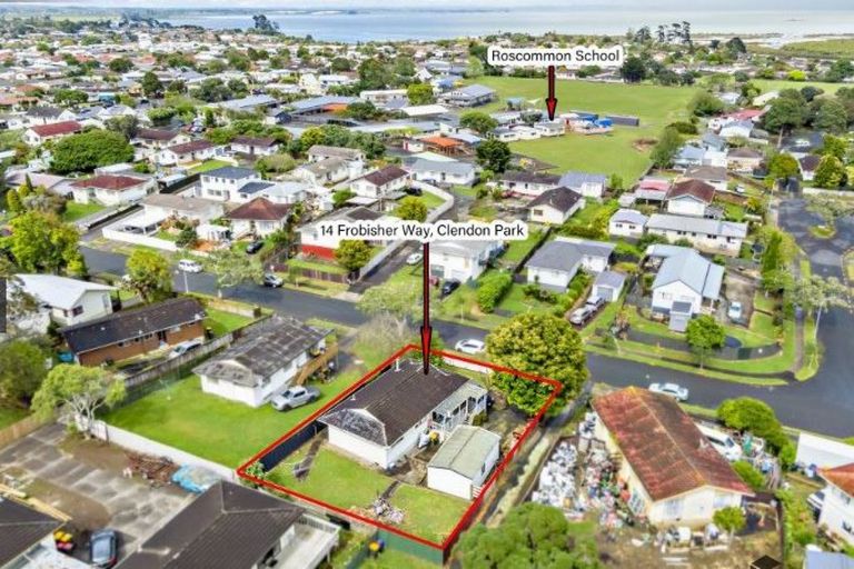 Photo of property in 14 Frobisher Way, Clendon Park, Auckland, 2103