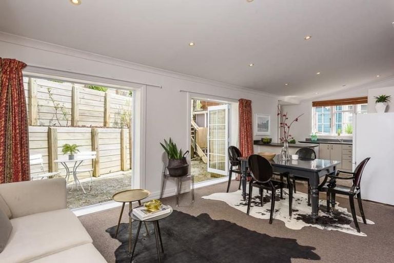 Photo of property in 11 Devon Street, Aro Valley, Wellington, 6021