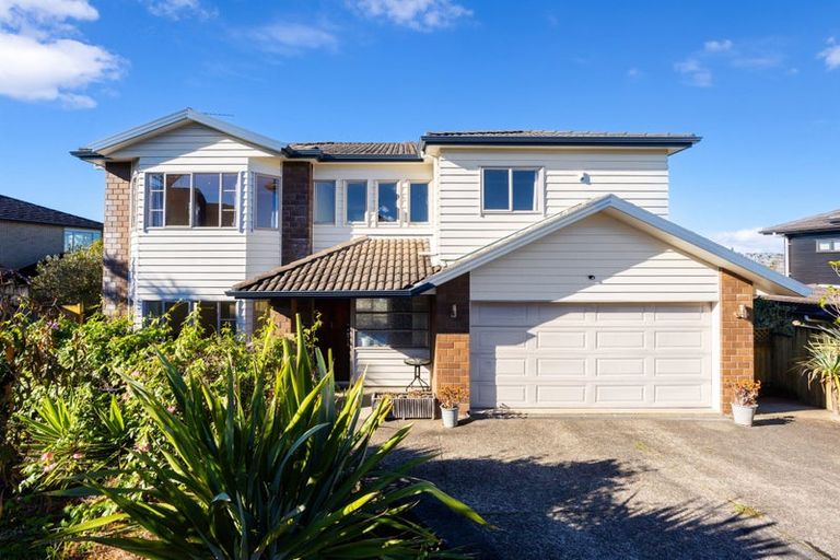 Photo of property in 11 Tekapo Rise, Fairview Heights, Auckland, 0632