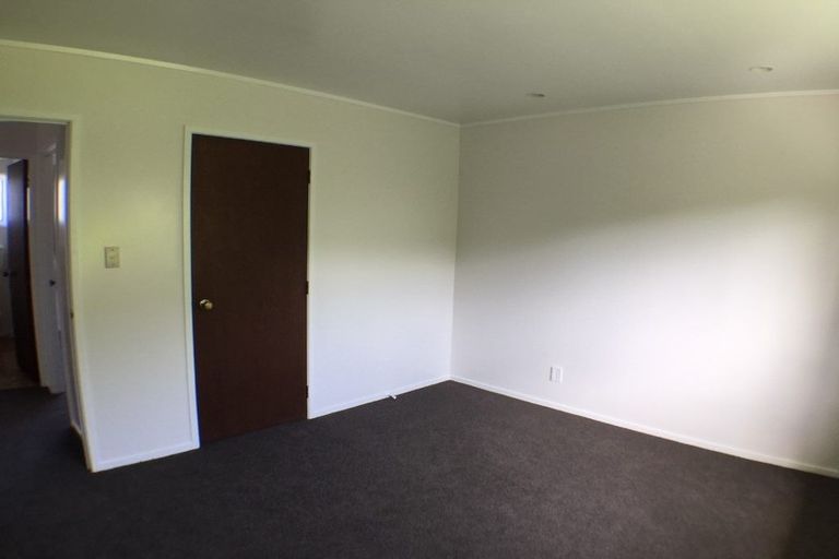 Photo of property in 2/27 Mannering Place, Hillcrest, Auckland, 0627