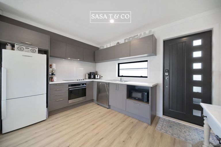 Photo of property in 2/16 Putini Road, Mangere Bridge, Auckland, 2022