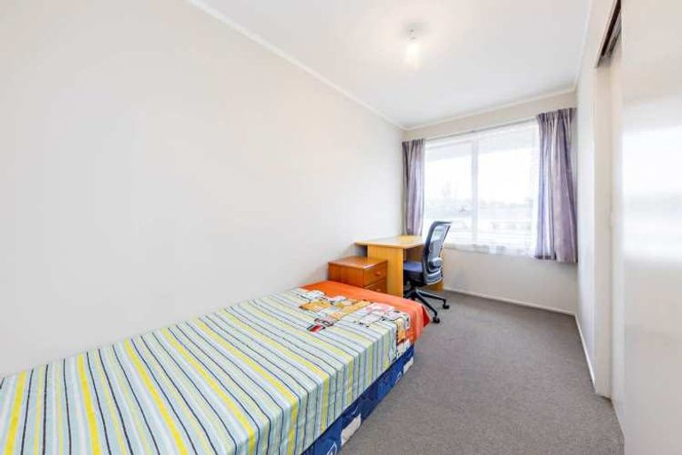 Photo of property in 1/21 Simon Ellice Drive, Bayview, Auckland, 0629