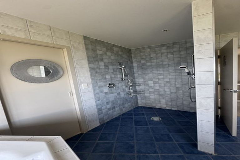 Photo of property in 14 Forbes Lane, Newlands, Wellington, 6037