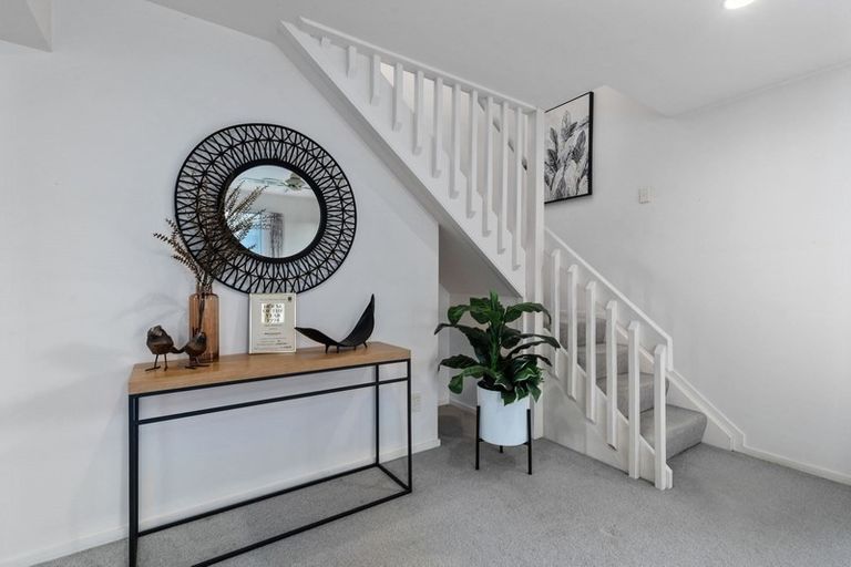 Photo of property in 2/2 School Road, Belmont, Auckland, 0622