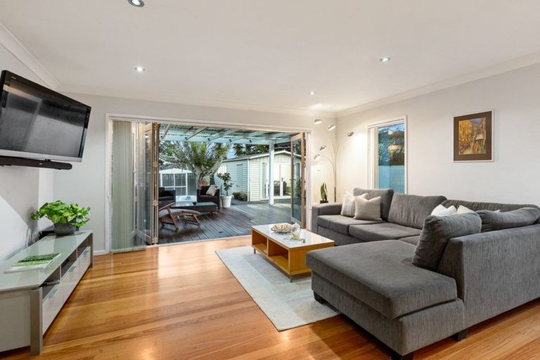 Photo of property in 25 Portadown Avenue, Pakuranga Heights, Auckland, 2010