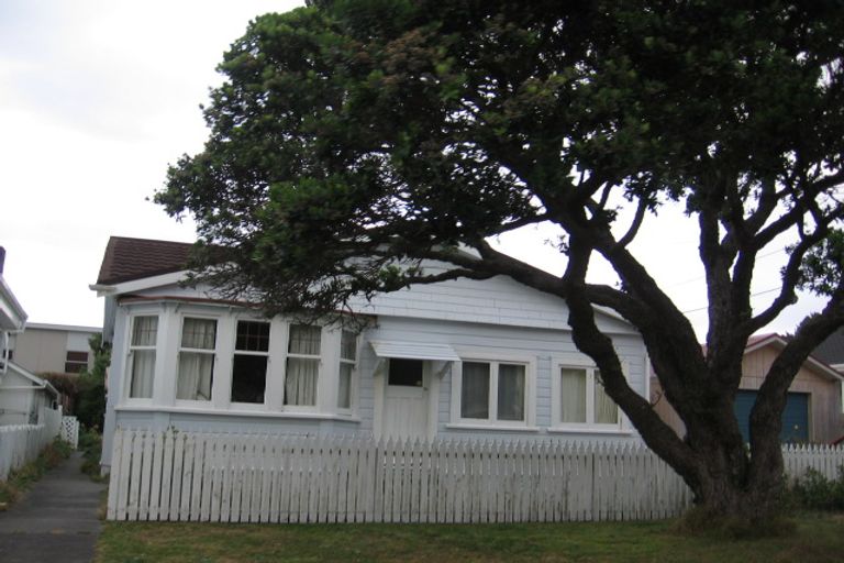 Photo of property in 15 Mantell Street, Seatoun, Wellington, 6022