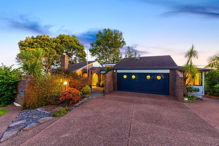 Photo of property in 5 Clearwater Cove, West Harbour, Auckland, 0618