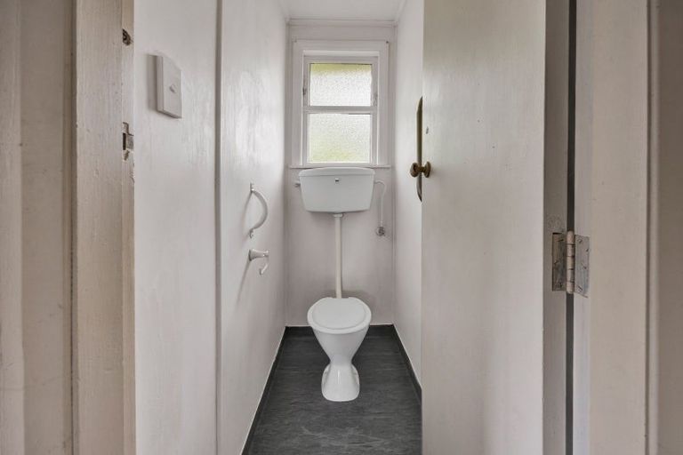 Photo of property in 40 Banks Street, Marfell, New Plymouth, 4310