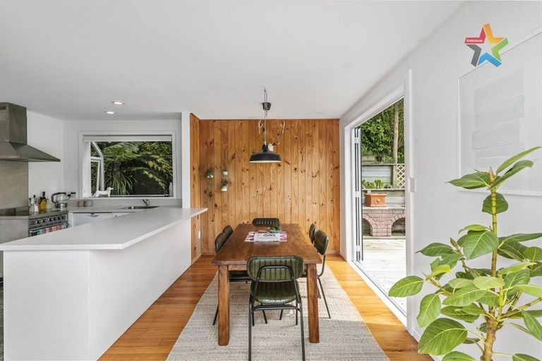 Photo of property in 21a Walnut Way, Maungaraki, Lower Hutt, 5010