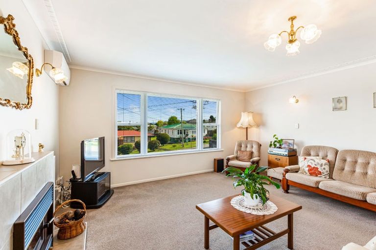 Photo of property in 46 Woodford Avenue, Henderson, Auckland, 0610