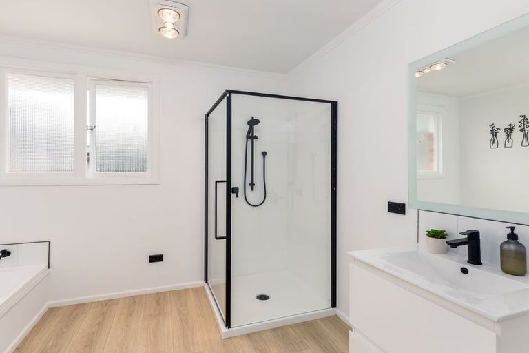 Photo of property in 81 Timaru Road, Waimate, 7924