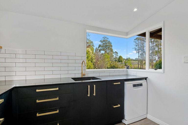 Photo of property in 66 Stagecoach Road, Upper Moutere, 7173