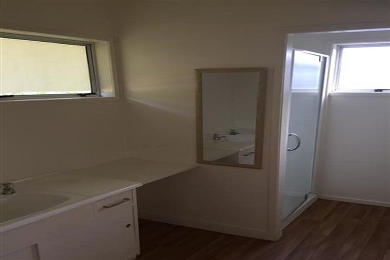 Photo of property in 26 Rosario Crescent, Red Beach, 0932