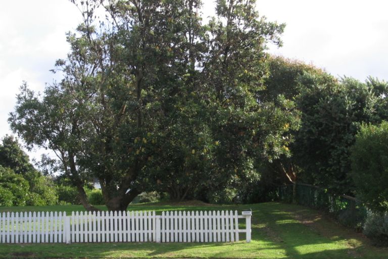 Photo of property in 20 Victor Grove, Waikanae Beach, Waikanae, 5036