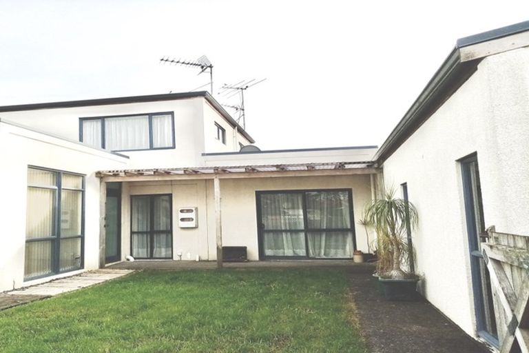 Photo of property in 8c Charlenne Close, Ranui, Auckland, 0612