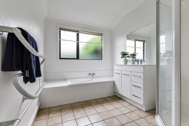 Photo of property in 14 Catalina Drive, Melville, Hamilton, 3206