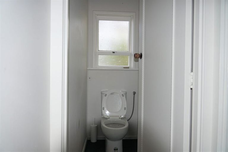 Photo of property in 90 Coronation Road, Hillcrest, Auckland, 0627