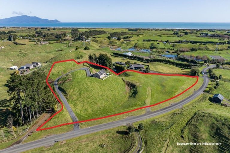 Photo of property in 155 Derham Road, Te Horo, Otaki, 5581