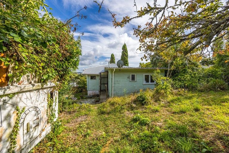 Photo of property in 10 Seymour Road, Sunnyvale, Auckland, 0612