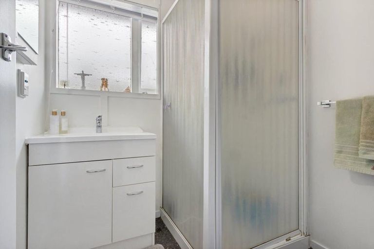 Photo of property in 3/522 Te Atatu Road, Te Atatu Peninsula, Auckland, 0610