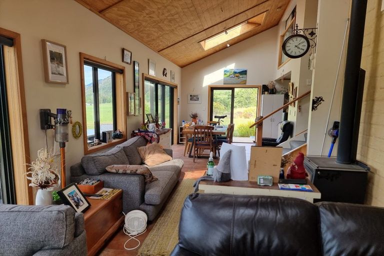 Photo of property in 72 Hotham Street, Murchison, 7007